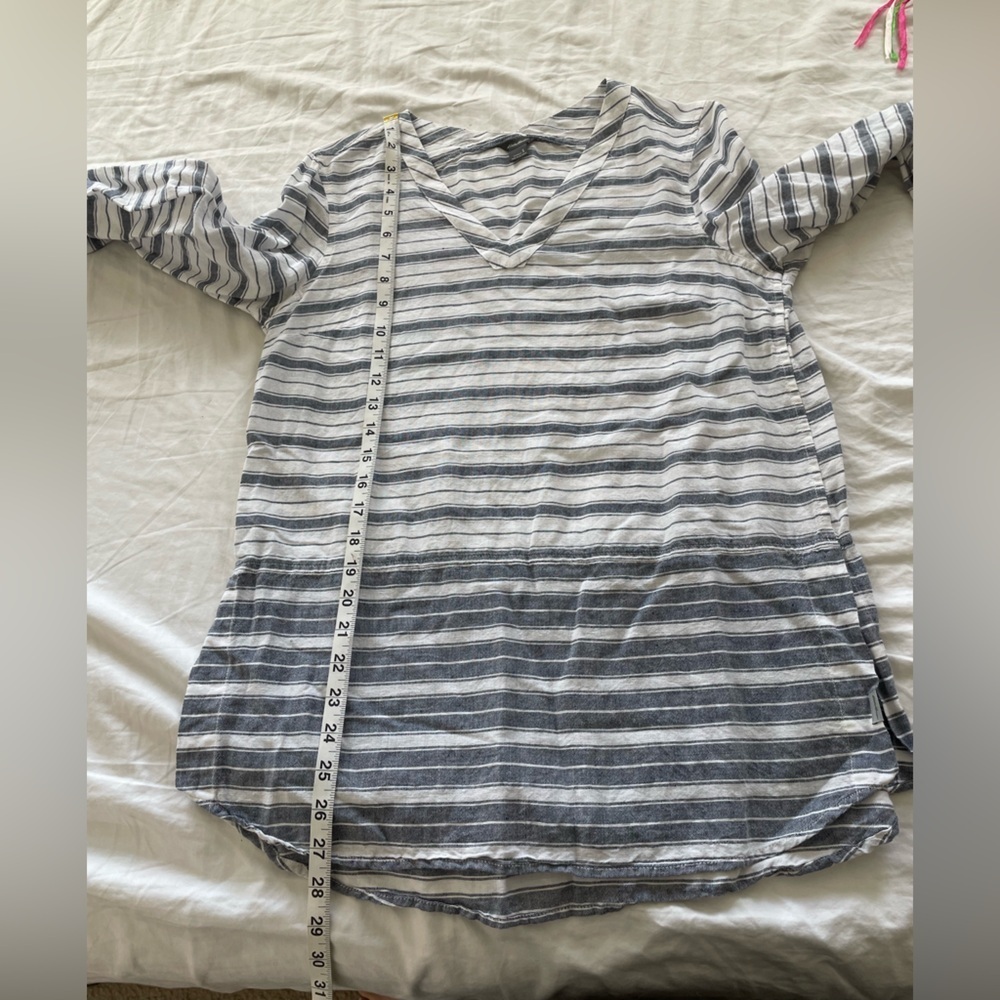 Eddie Bauer lightweight v-neck linen cotton blend quarter sleeve top | S - Picture 8 of 11
